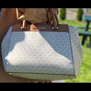 Michael Kors Signature bag  Gibson Satchel